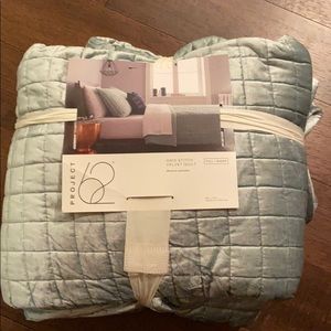 Full/ queen velvet quilt